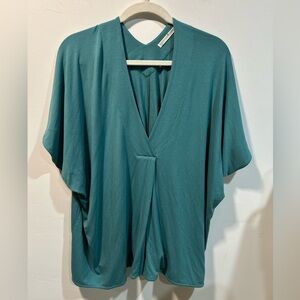 PERUVIAN CONNECTION  BATWING SHORT SLEEVED  OVERSIZED  SIZE M/L